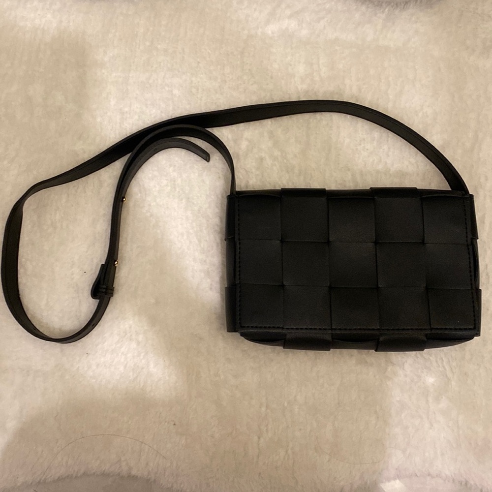 Weaved crossbody bag
